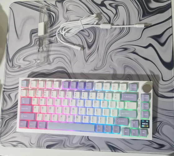 Teclado mec Ajazz AK820 PRO<br>Pro Gift Switch Branco Rosa Claro<br><br>Wireless Telinha LCD RGB