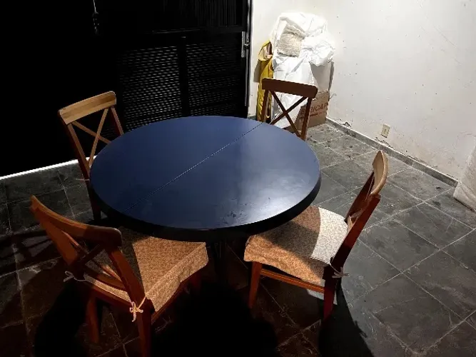 Mesa de Jantar Redonda com 4 cadeiras