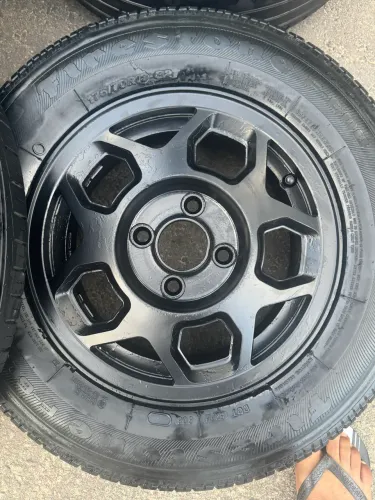 Rodas 13 com pneus 175/70/13