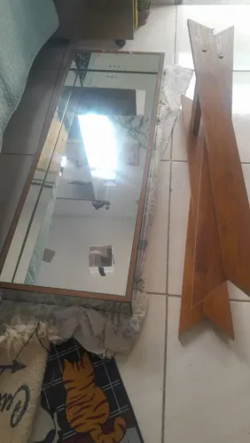Vendo mesa espelhada na foto a mesa esta desmontada para não quebrar ,espelho q acompanha