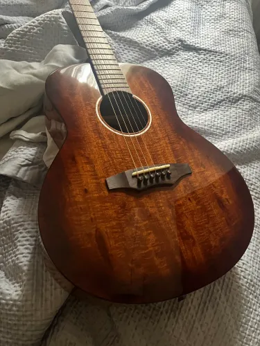 Violão Seizi mini ryu koa burst gloss tampo solido