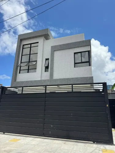 Apartamento térreo no Geisel - com área privativa em U.