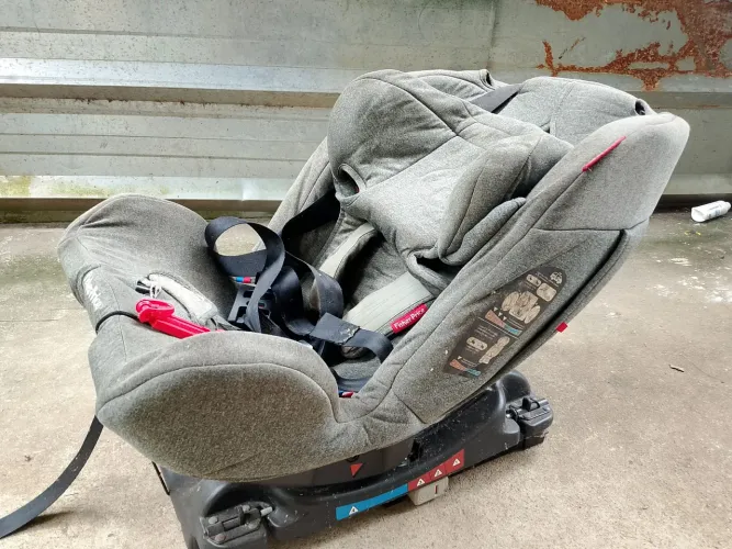 Vendo cadeirinha de bebê ?