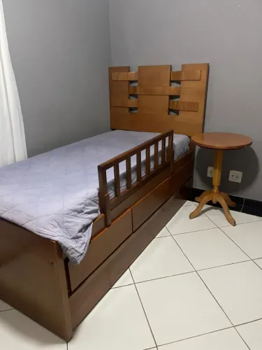 Jogo de Quarto Solteiro (Cama + Mesa Lateral)