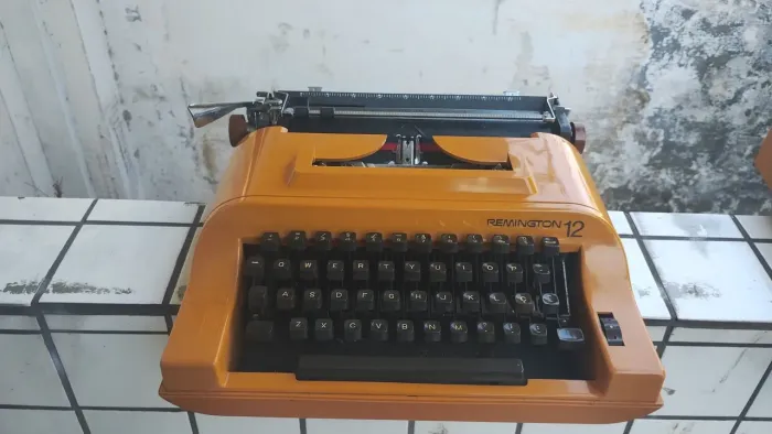 Máquina escrever remingtom ( única olx)