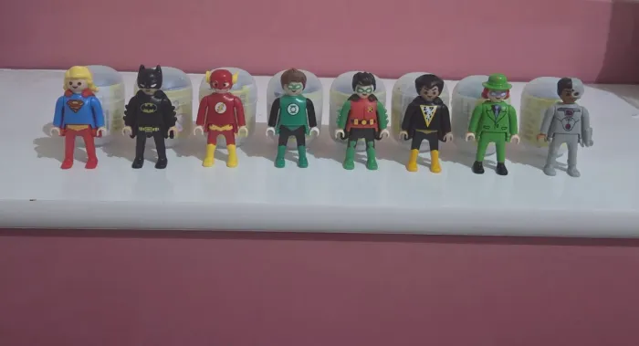 Bonecos coleção kinder ovo DC