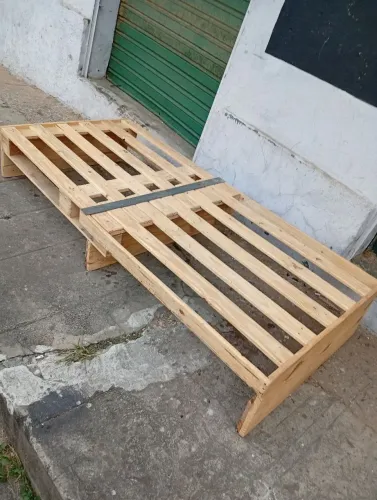 Sofá retrátil de palete