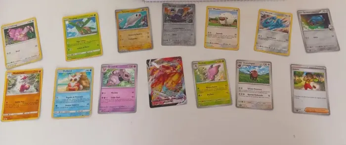Lote Cartas Pokémon Originais - Blaziken VMAX + Cartas Brilhantes e Raras
