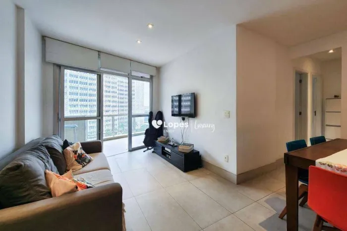 Apartamento 02 quartos, varanda, vaga, playground, área de serviço, aceita pet.