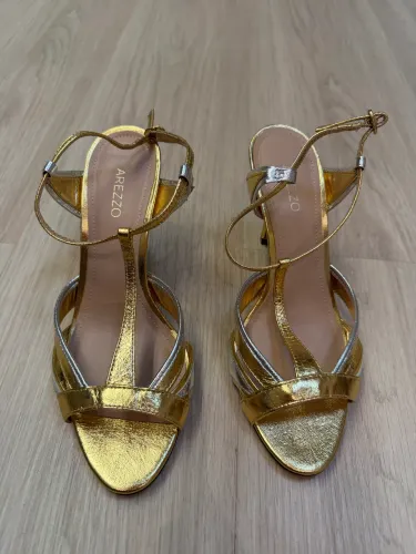 Sandália Arezzo 35 couro