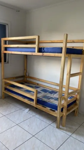 Beliche com dois colchões