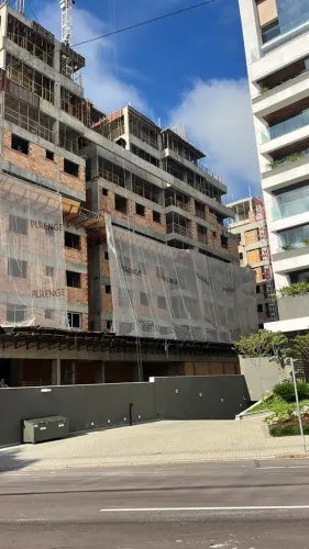 CONTRATA-SE PEDREIROS POR EMPREITA COM EXPERIÊNCIA COMPROVADA EM CARTEIRA.  