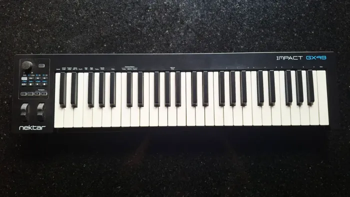 Teclado Controlador MIDI Nektar Impact GX49