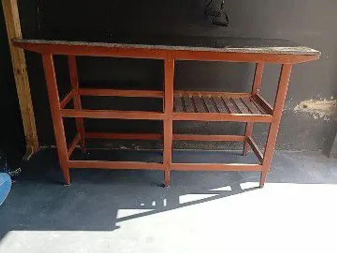 Vende se aparador com tampo de Granito,medidas 1,79 comprimento x 49 largura x 1 altura