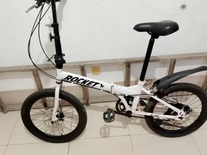 Duas bikes dobrável.por $ 1,999. Com tudo.