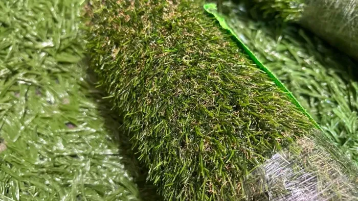 Rolo de Grama Sintética com Área total de 1,10m² 