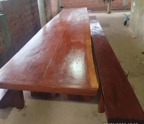 Vendo mesa de Jatobá 4.20 m com dois bancos de 4.20 m valor: 6 mil