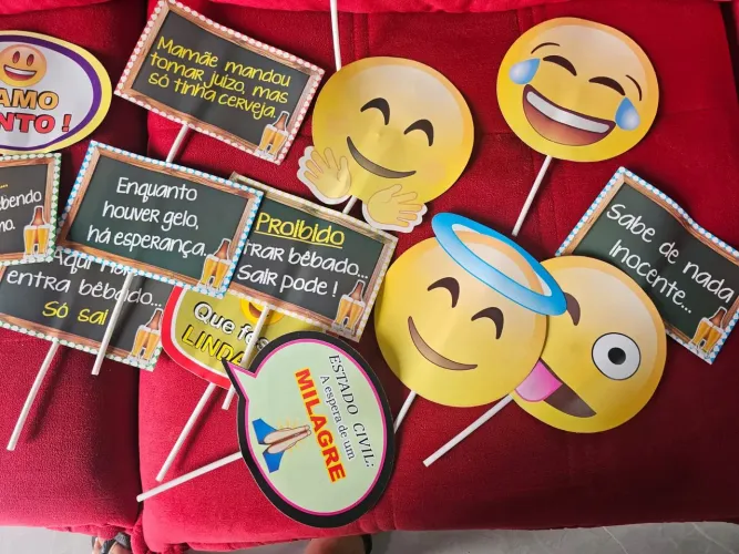 24 plaquinhas para animar sua festa.<br>20,00