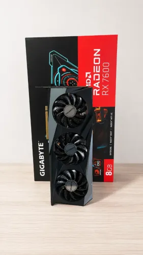 AMD Radeon RX 7600 8GB - Excelente Estado + 3 meses de garantia