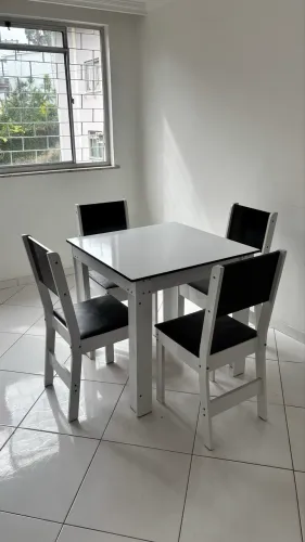 Conjunto Mesa + 4 cadeiras