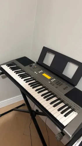Teclado YAMAHA- E353 /case/ mesa/ cadeira