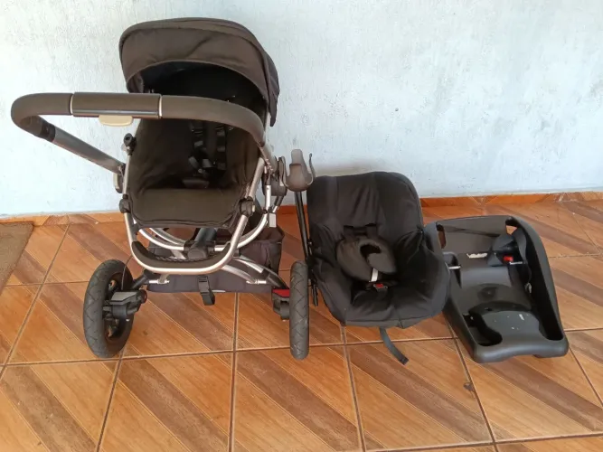 Carrinho de bb com bb conforto e isofix
