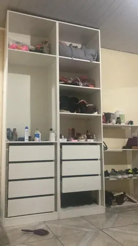 Vendo closet com sapateira semi novo com entrega grátis