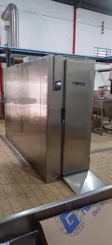 Ultra congelador UCC 240  380v  3F - Seminovo e completo  