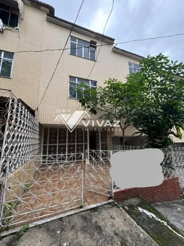 Excelente Apartamento tipo Casa com 02 Quartos, frente de rua, entrada independente
