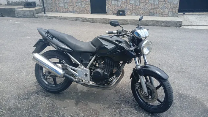 Moto cb 250 em dia troco em carro 