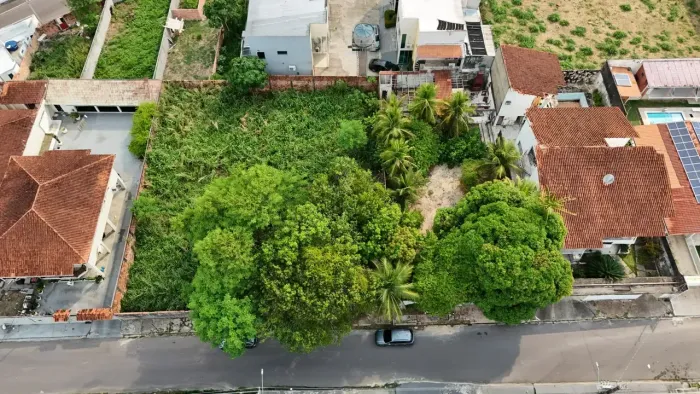 Excelente Terreno de 900 m² no Parque das Laranjeiras  Plano, Murado e 100% Documentado