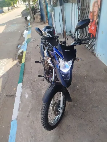 Vendo essa XRE 190 revisada dois pneus zero moto eselente pra viajar quanto pra trabalhar