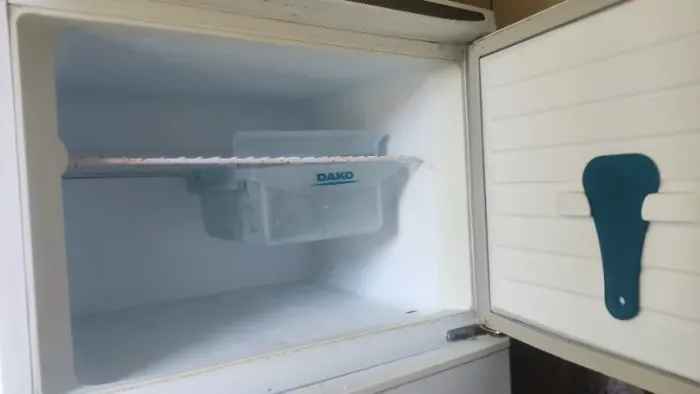 Geladeira marca Dako.