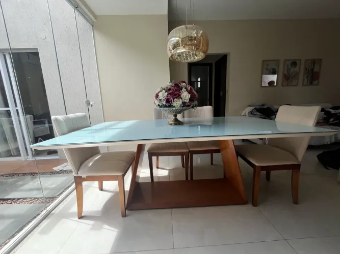 Conjunto Mesa de jantar em madeira de lei e 6 cadeiras