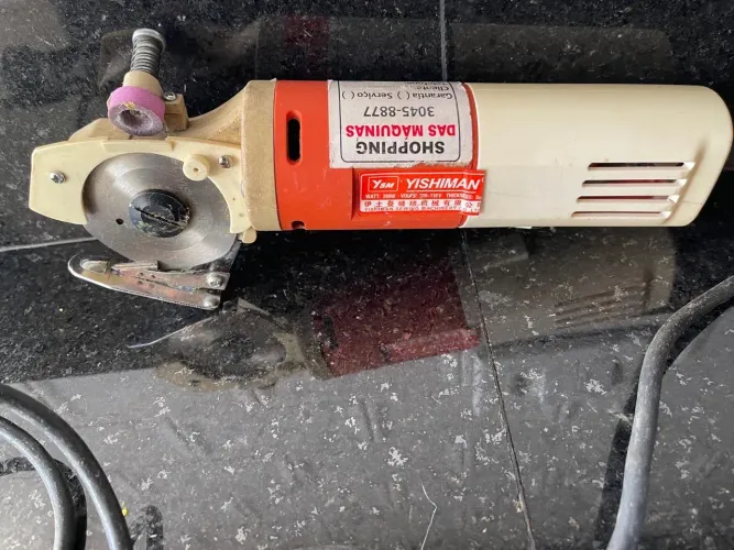 Máquina de cortar roupa bananinha 