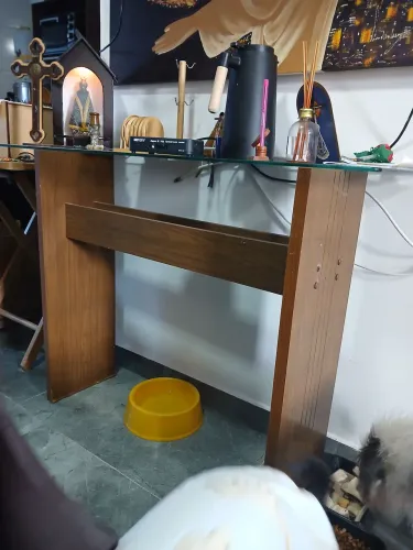 Mesa de canto de sala em vidro em bom estado, motivo mudança.