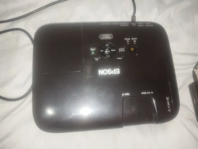 PROGETOR EPSON COM CONVERSO PARA CANAIS ABERTO TODO BOM SEME NOVO SEM ARANHOIS OU AVARIAS
