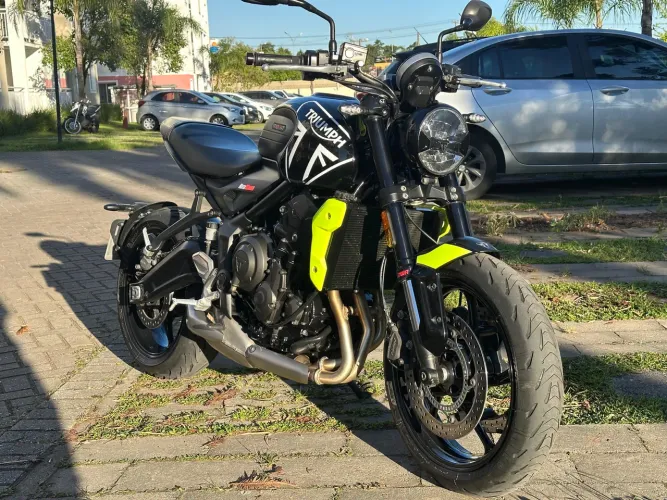 Triumph trident 660