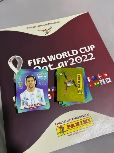 Álbum copa do mundo 2022 com 230 figurinhas para colar