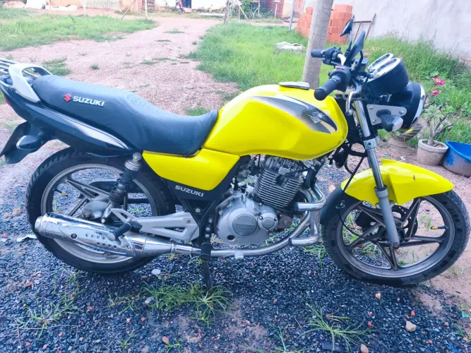 Suzuki EN 125 YES SE - AMARELA - DOCUMENTADA