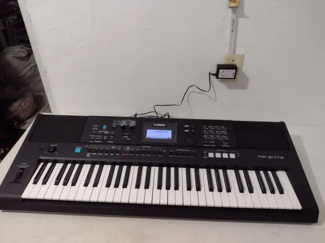 Vendo Teclado Yamaha PSR 473 - O mais completo!!!