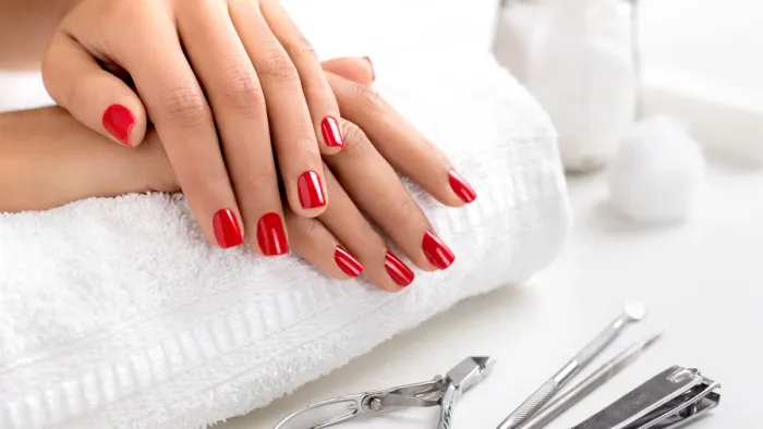 Precisa se de manicure