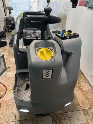 Lava e seca piso Karcher BD