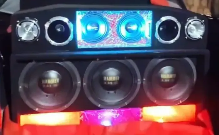 Som automotivo