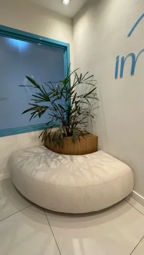 Móvel decorativo + sofá puf