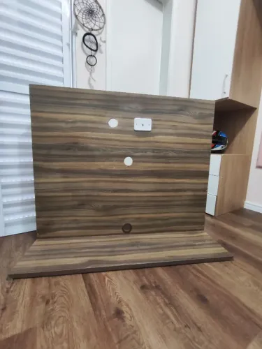 Painel para TV 1,20m x 1,00m - Ótimo estado