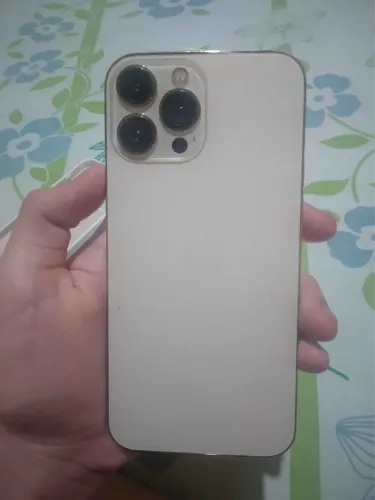 IPhone 13 Pro Max tela manchada e bateria trocada