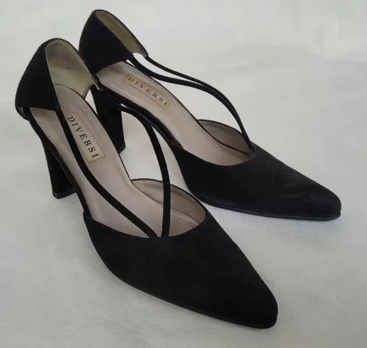Sapato de salto / scarpin em nobuk, tamanho 37/38