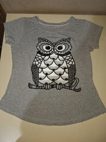 Camiseta feminina cinza estampa coruja