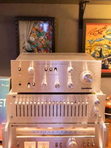 Amplificador Gradiente MODEL 12 (1979) - IMPECÁVEL E REVISADO!
